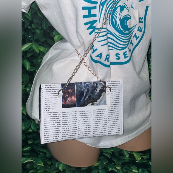 SALE NEW Newspaper Purse removable chain - Picture 5 of 7